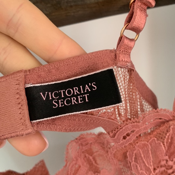 Delicate and soft lace peach pink Victoria’s Secret Slip Dress / Size XS - Picture 3 of 10